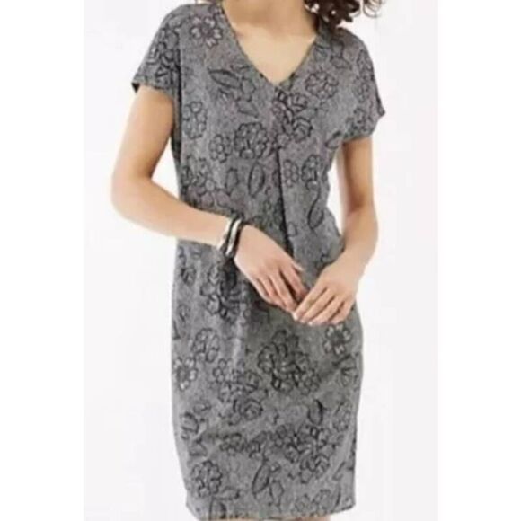 💕J Jill Wearever Women size SMALL Black Gray Floral Short Cap Sleeve Pleated Dr - Picture 1 of 9